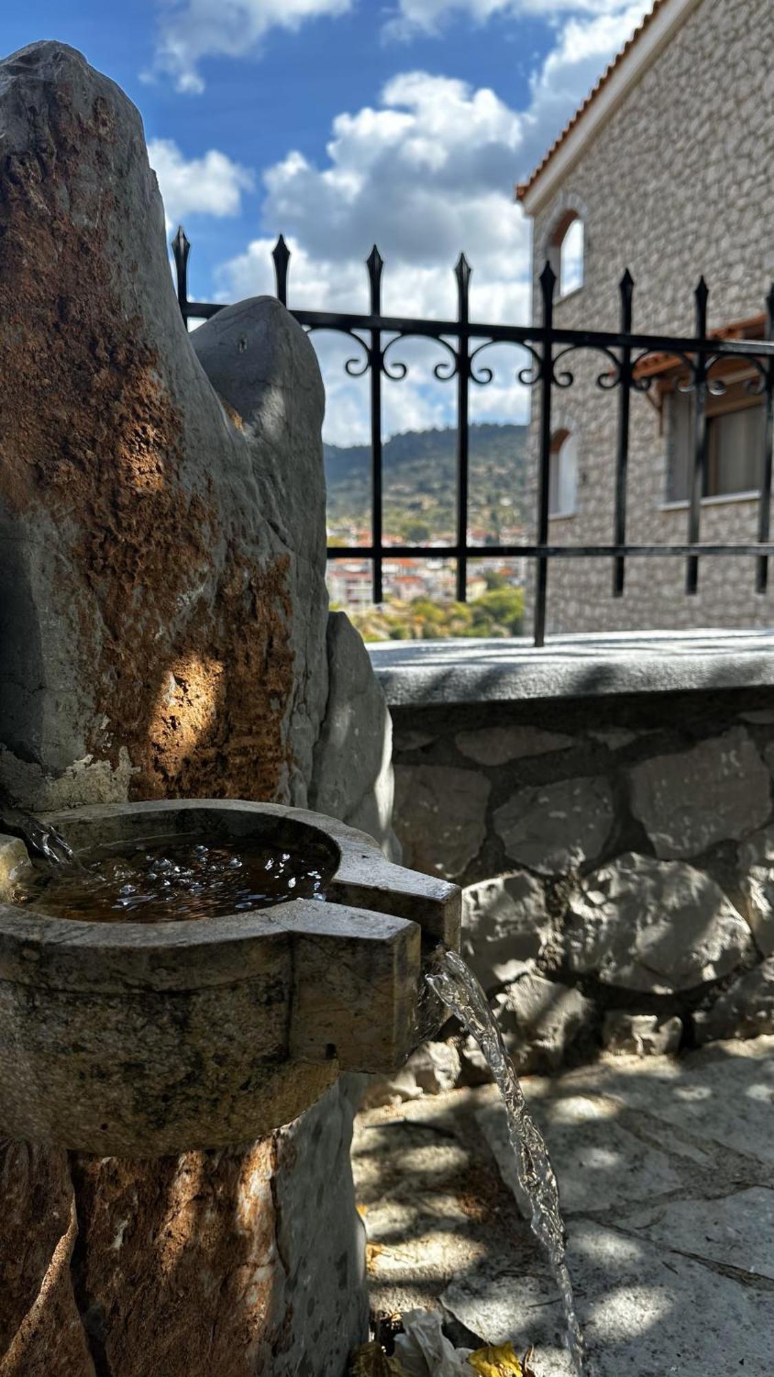 Apartamento Το Πέτρινο Kiriákion Exterior foto